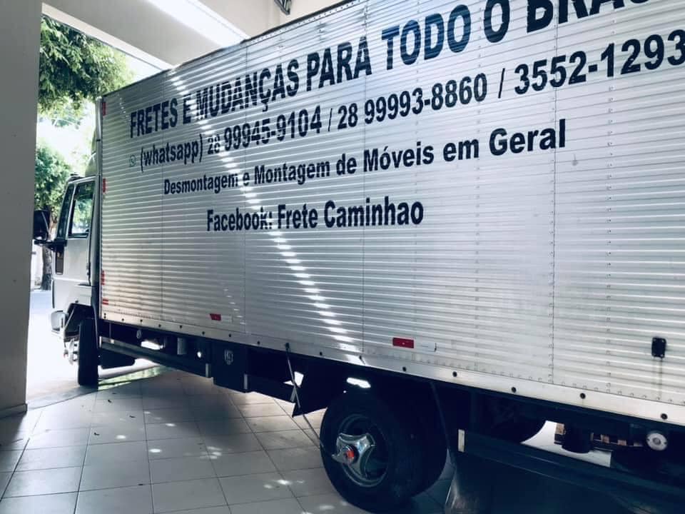 Caminhão de frete e mudança